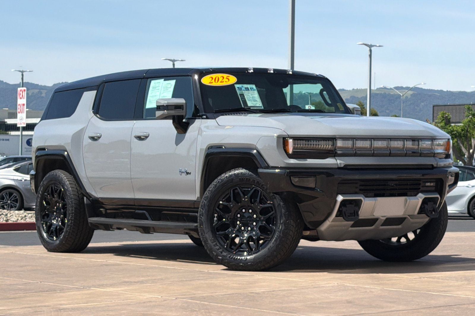 2025 GMC Hummer EV SUV 2X