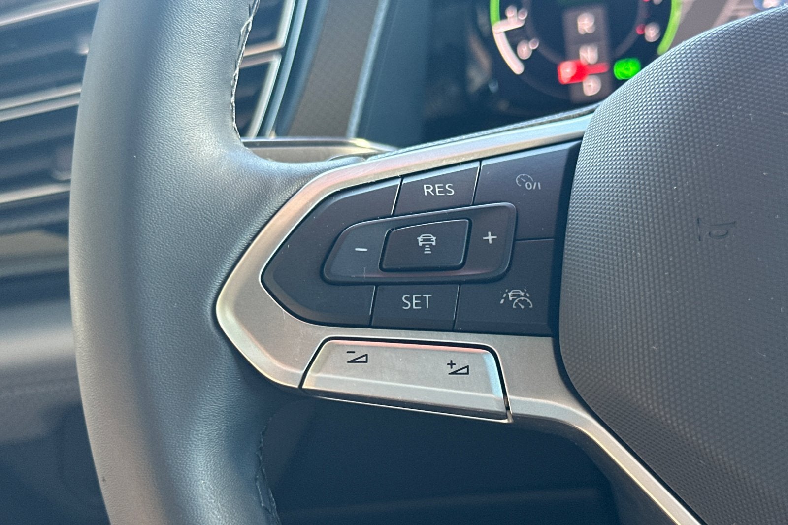 2024 Volkswagen Atlas 2.0T Peak Edition SEL