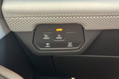2024 Volkswagen Atlas 2.0T Peak Edition SEL