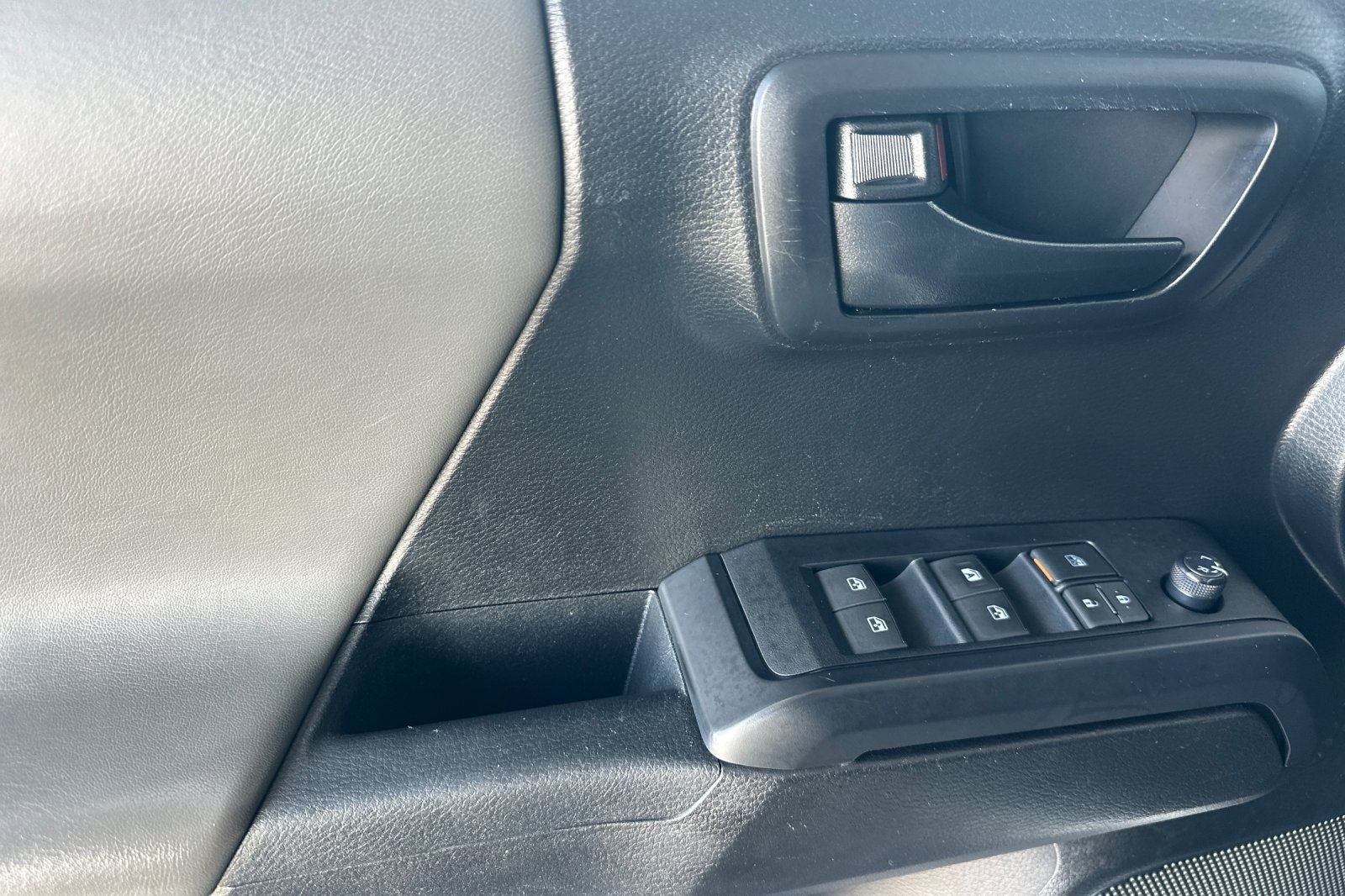 2022 Toyota Tacoma SR V6