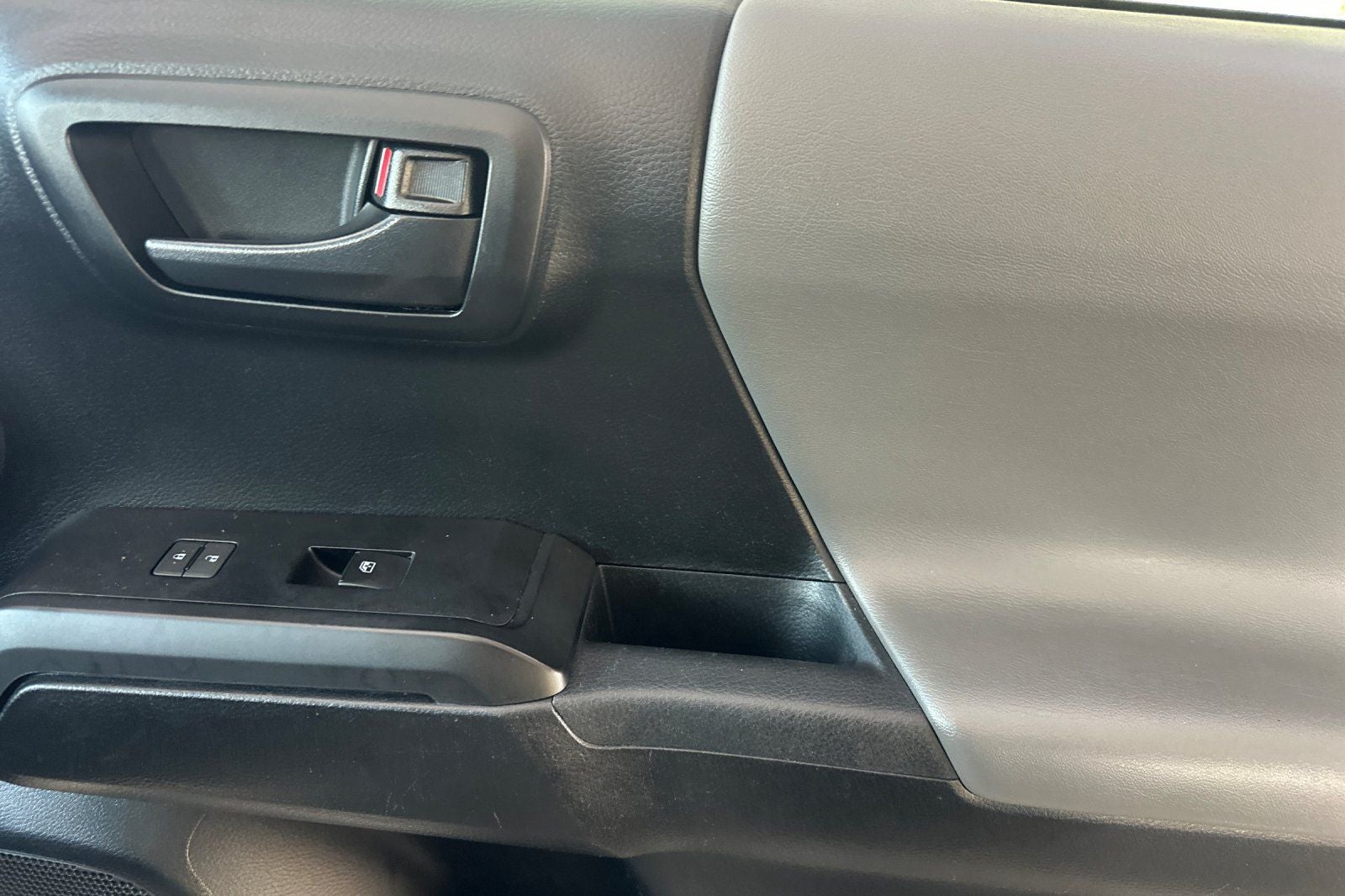 2022 Toyota Tacoma SR V6