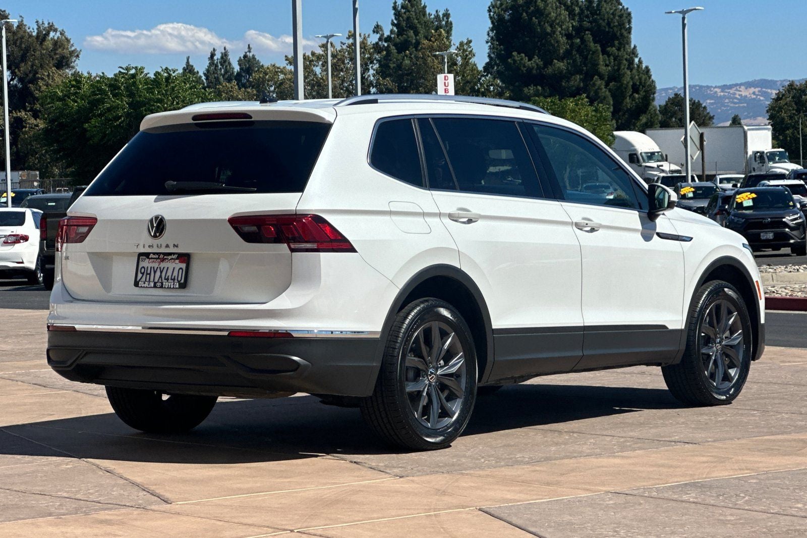 2023 Volkswagen Tiguan 2.0T SE