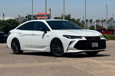 2019 Toyota Avalon Hybrid XSE