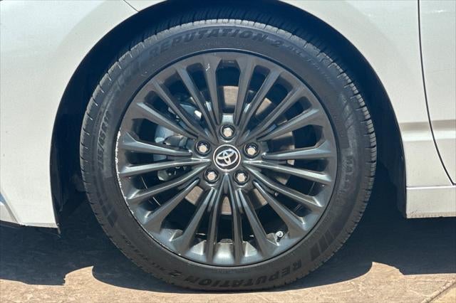 2019 Toyota Avalon Hybrid XSE