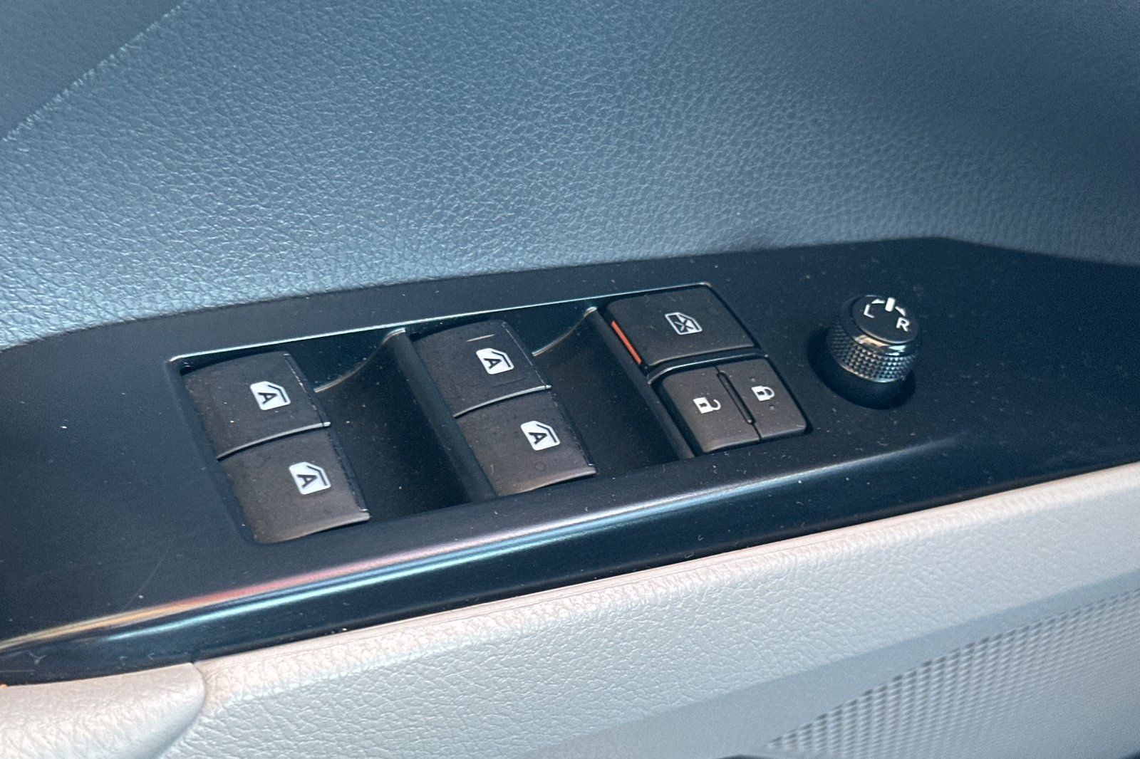 2019 Toyota Camry Hybrid LE