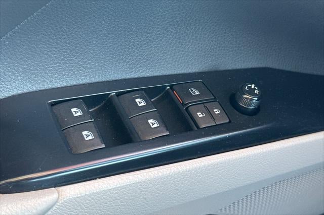 2019 Toyota Camry Hybrid LE