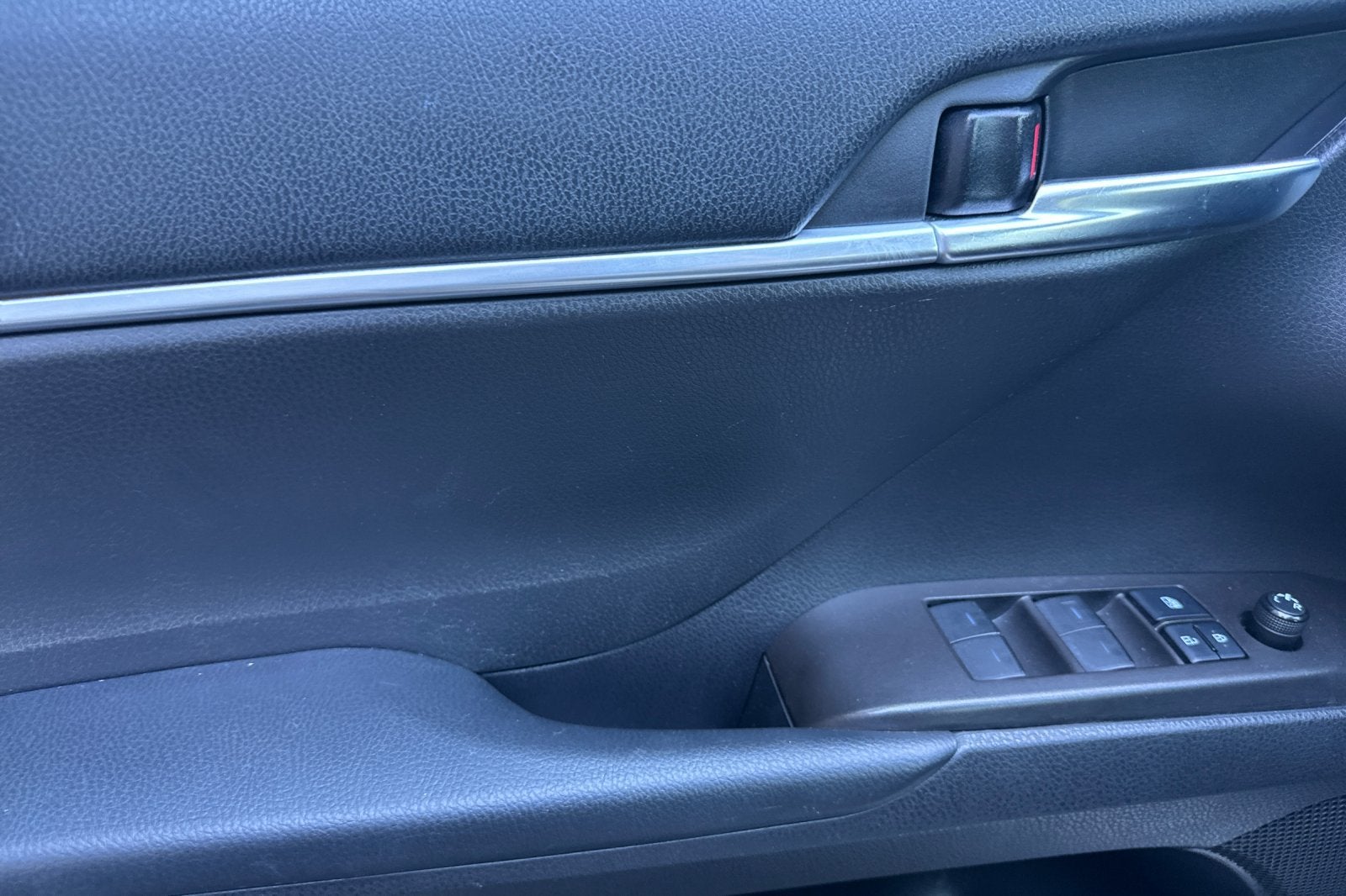 2022 Toyota Camry Hybrid LE