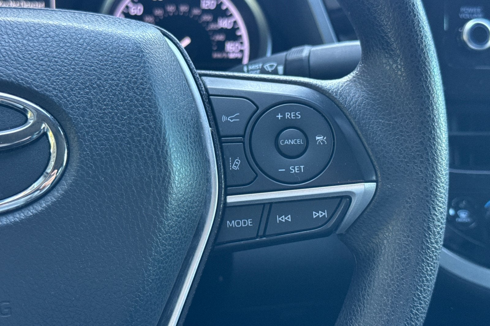 2022 Toyota Camry Hybrid LE