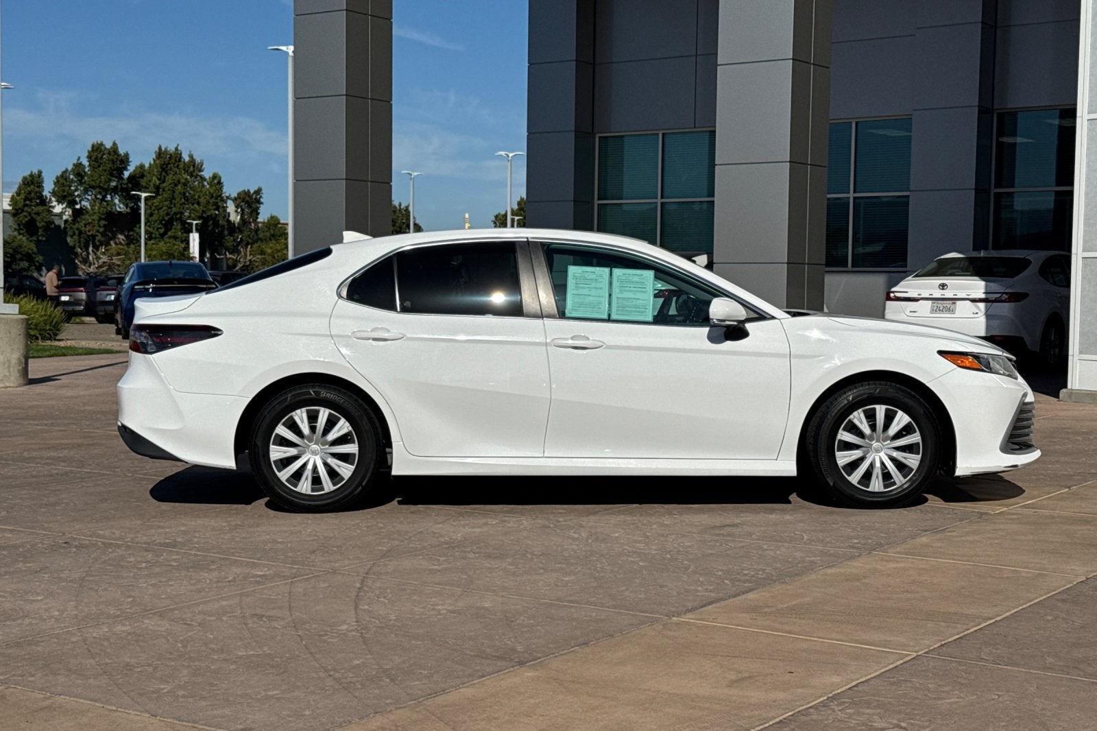 2022 Toyota Camry Hybrid LE