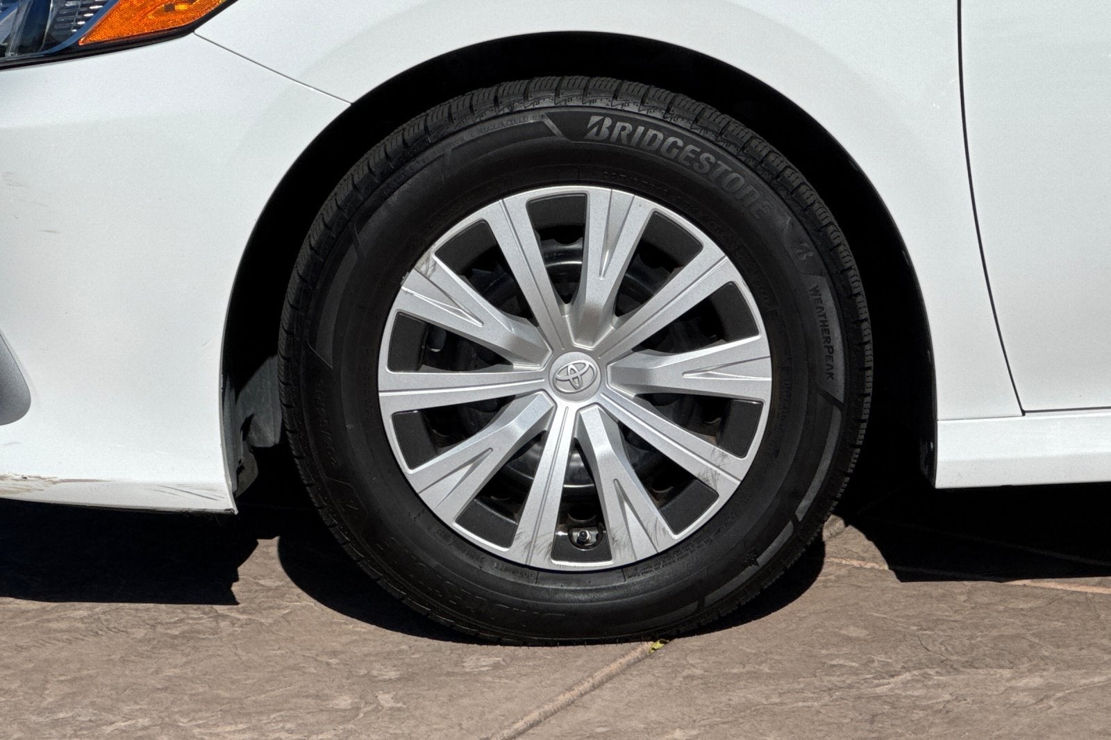 2022 Toyota Camry Hybrid LE