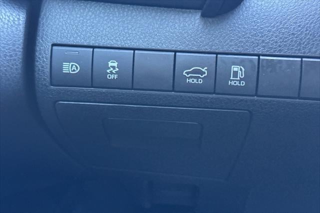 2022 Toyota Camry Hybrid LE