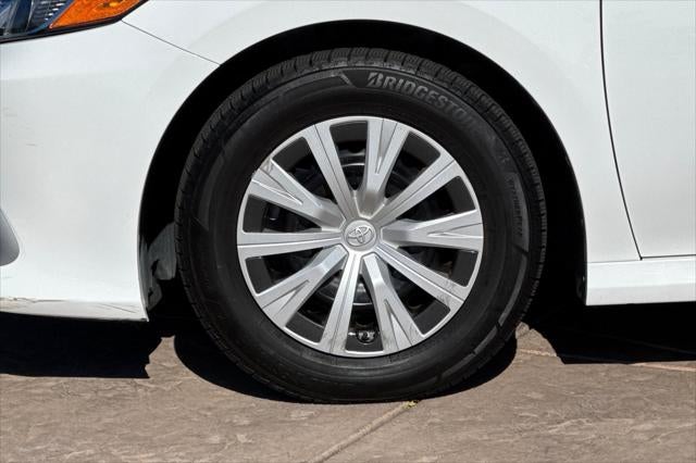 2022 Toyota Camry Hybrid LE