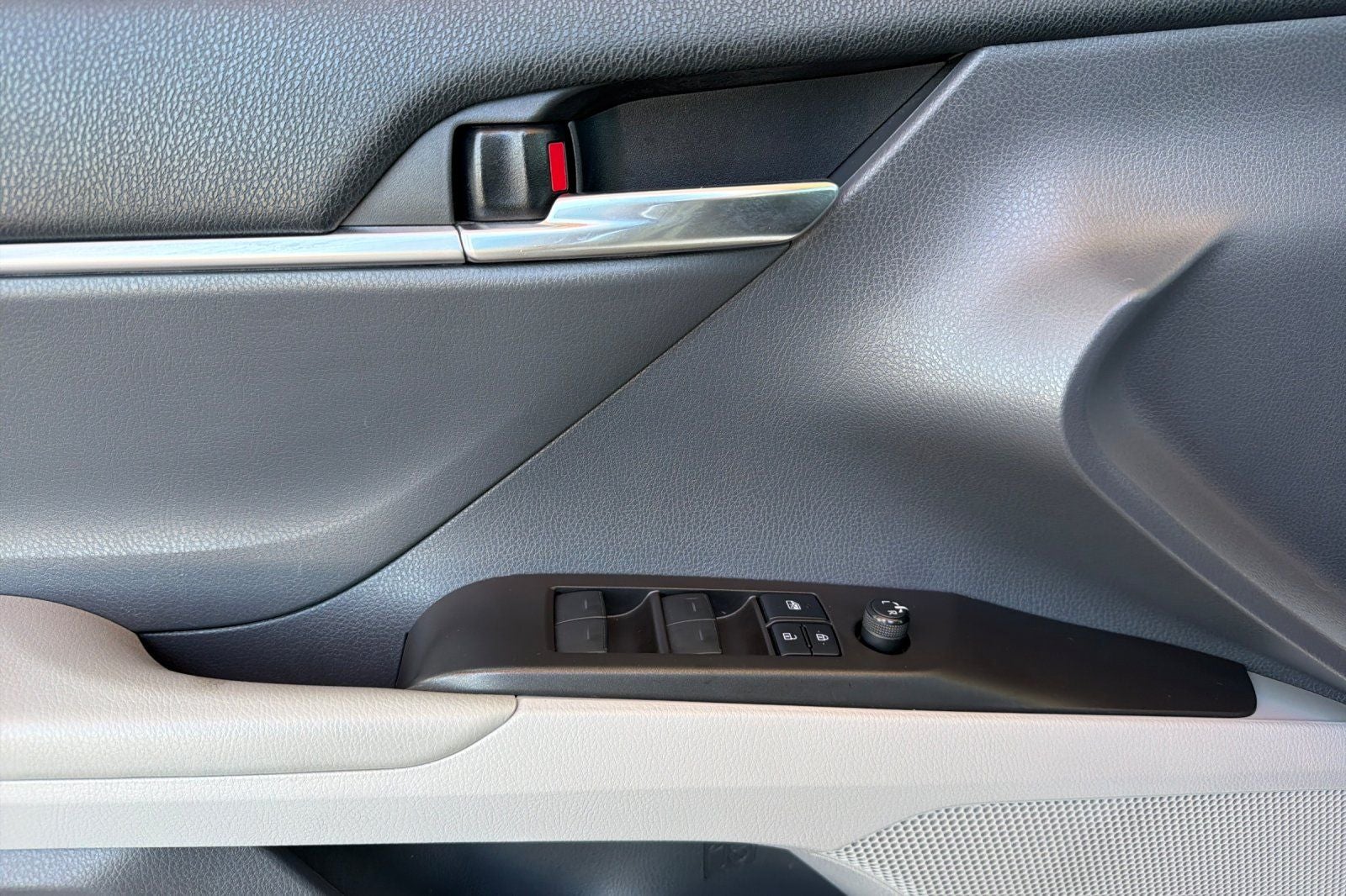 2021 Toyota Camry Hybrid LE