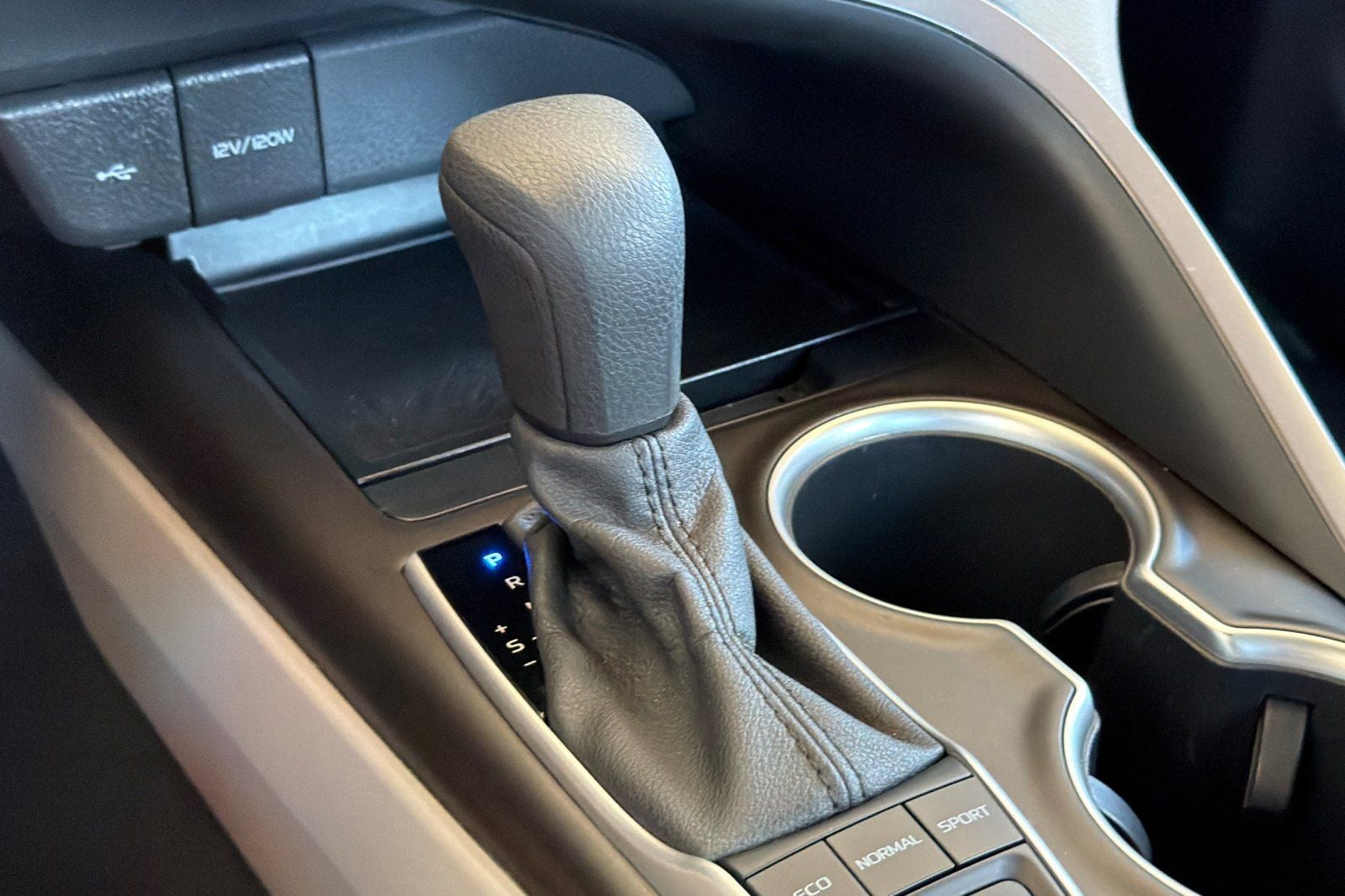 2021 Toyota Camry Hybrid LE