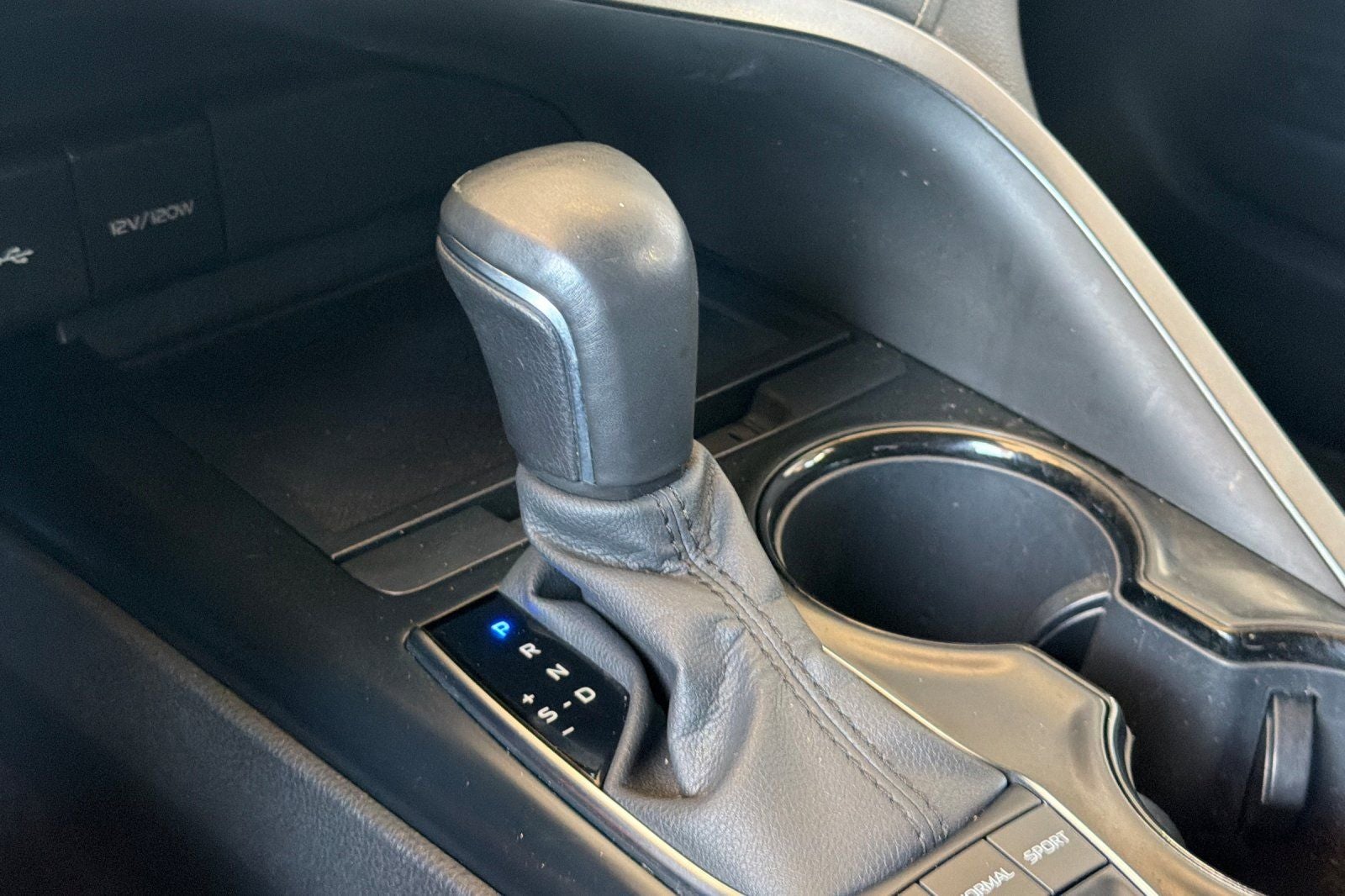 2020 Toyota Camry Hybrid SE