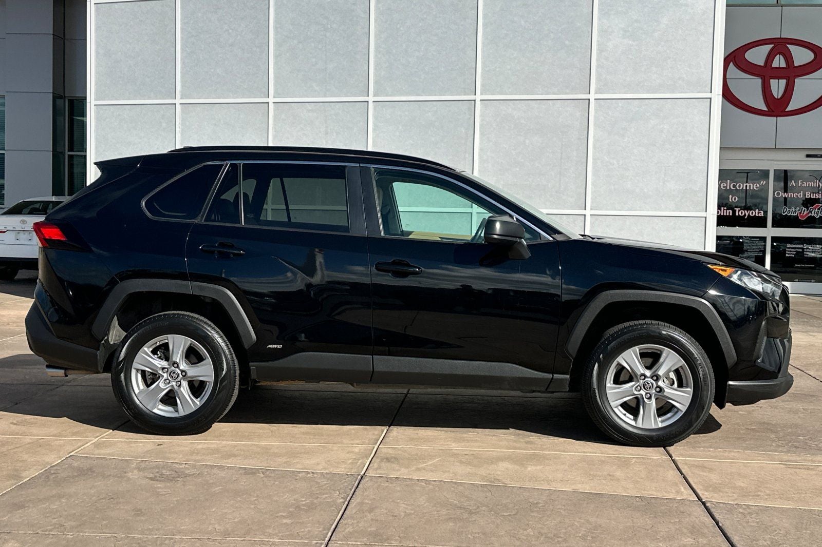 2022 Toyota RAV4 Hybrid LE