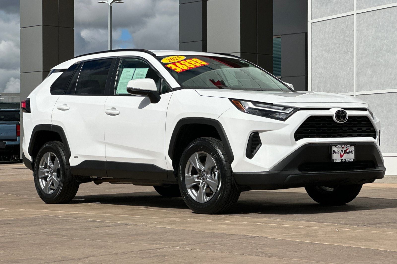 2025 Toyota RAV4 Hybrid XLE