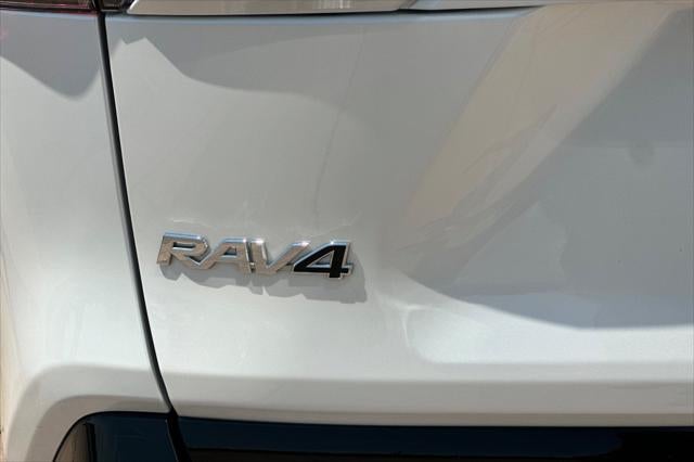 2025 Toyota RAV4 Hybrid SE