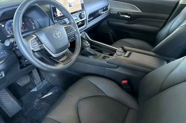 2025 Toyota Grand Highlander LE