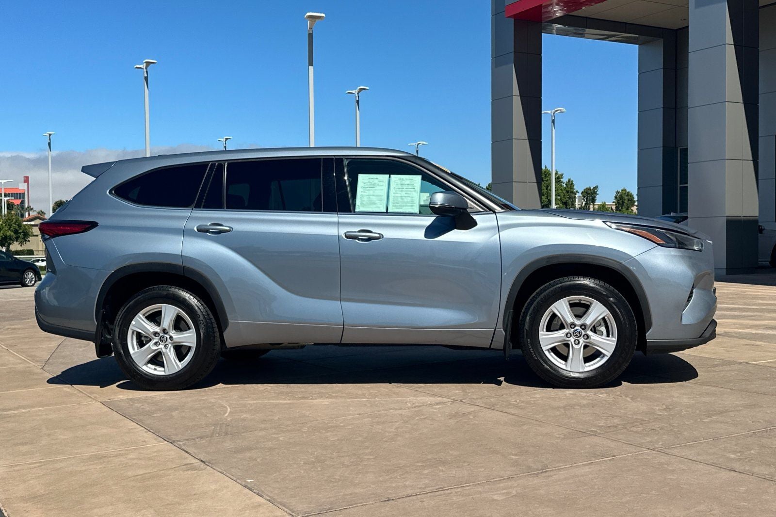 2022 Toyota Highlander LE