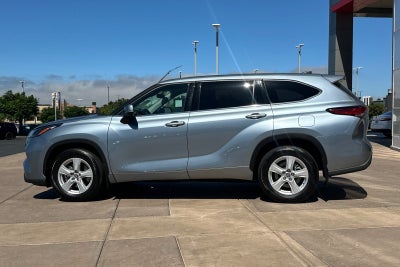 2022 Toyota Highlander LE