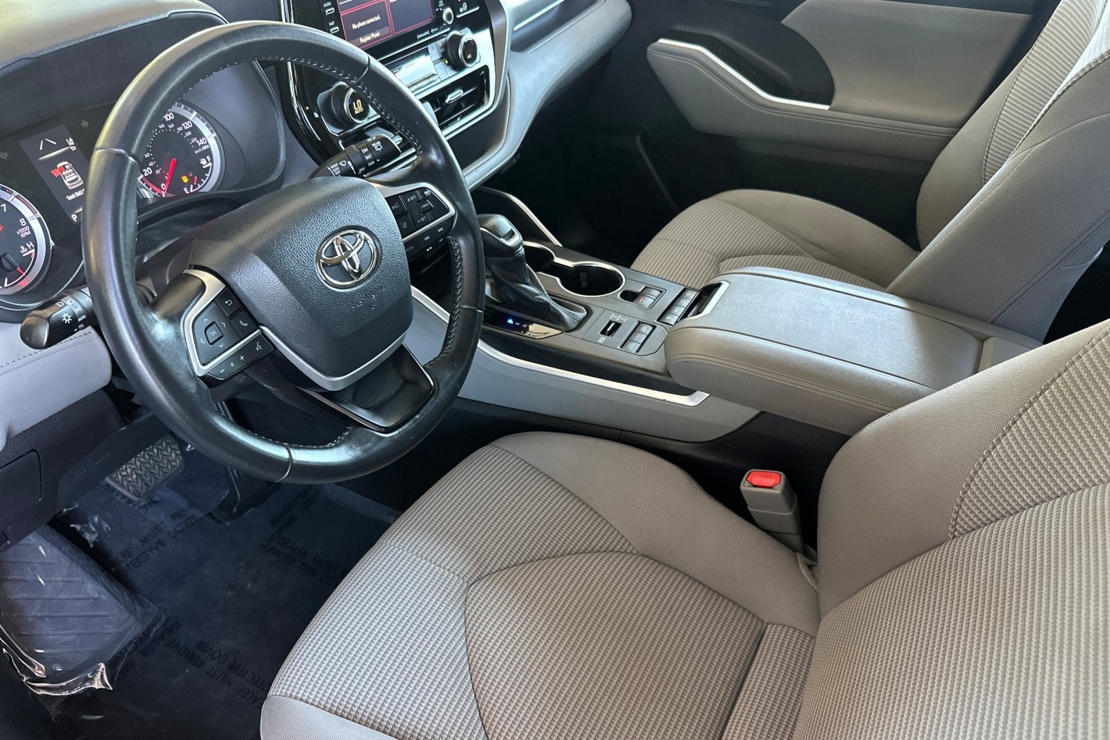 2022 Toyota Highlander LE