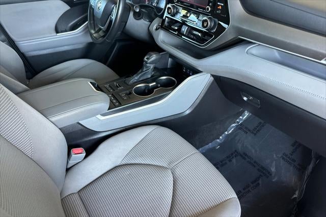 2022 Toyota Highlander LE