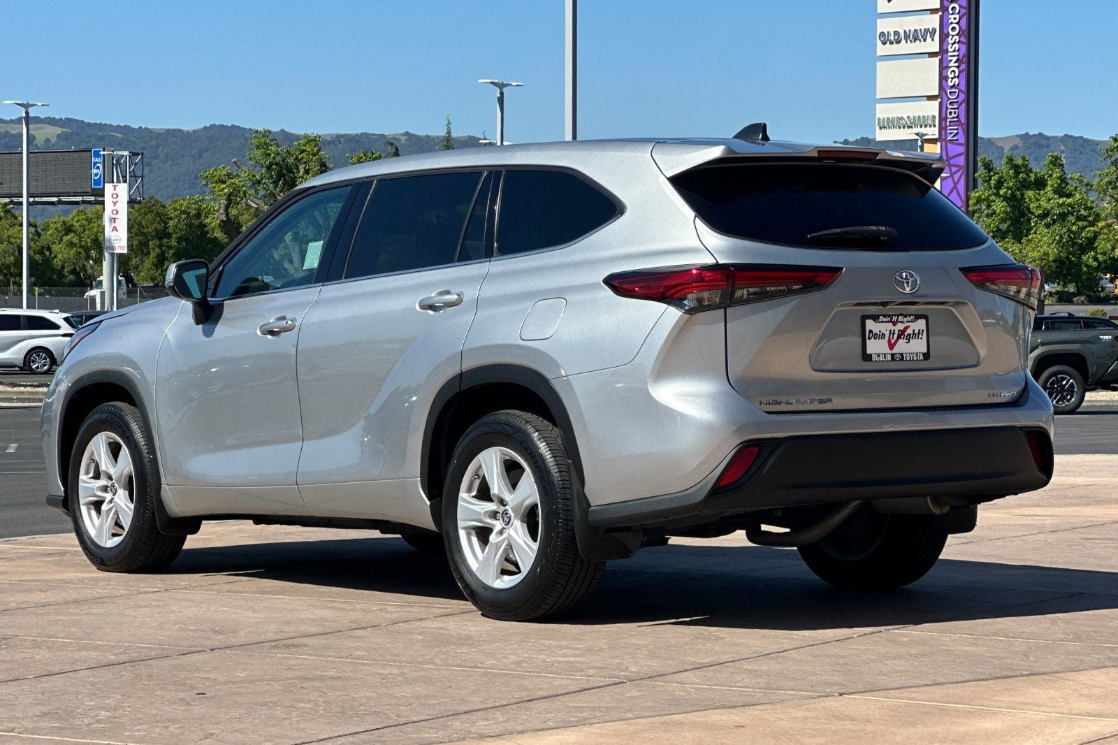2022 Toyota Highlander LE