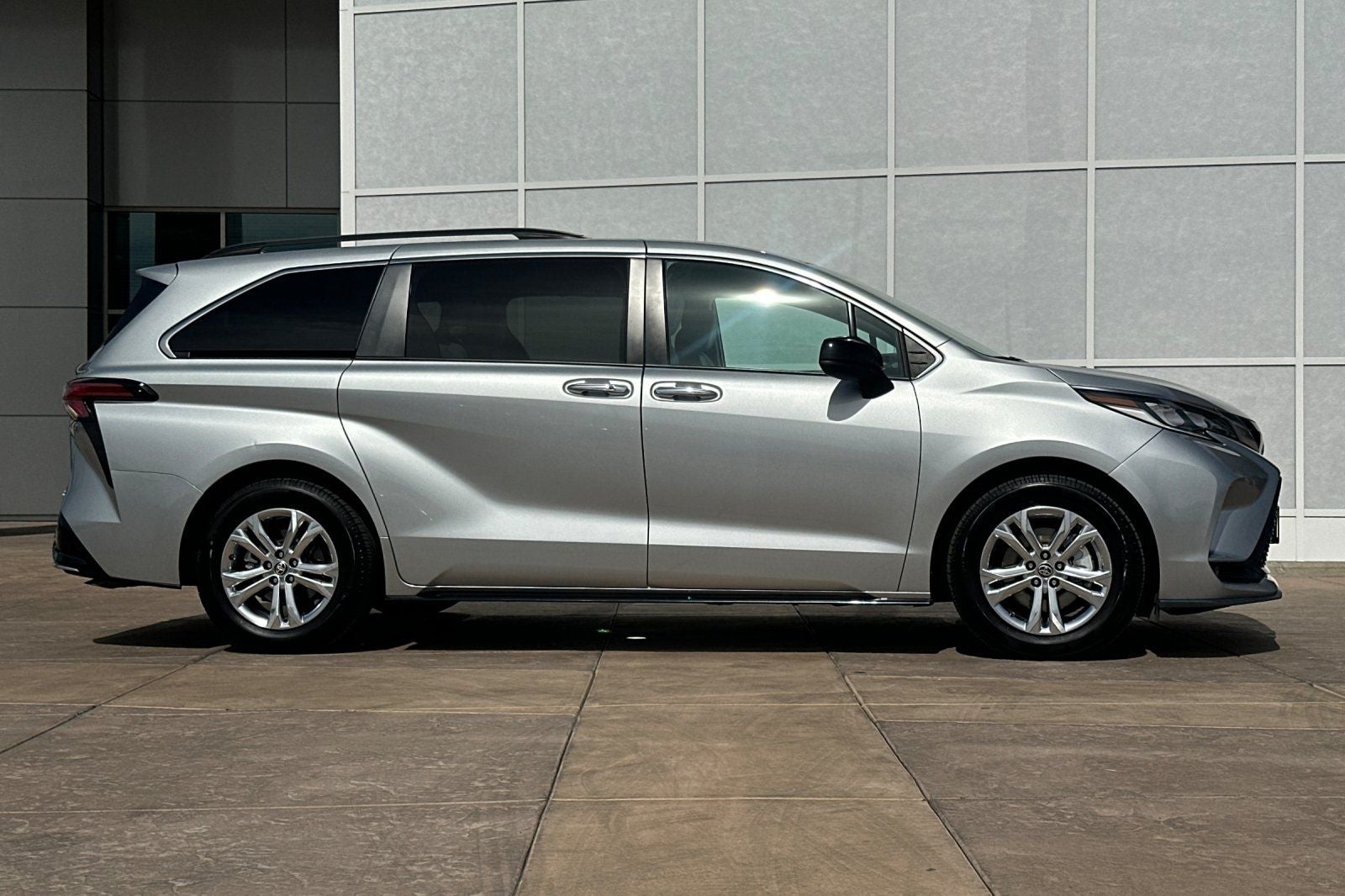 2022 Toyota Sienna XSE 7 Passenger
