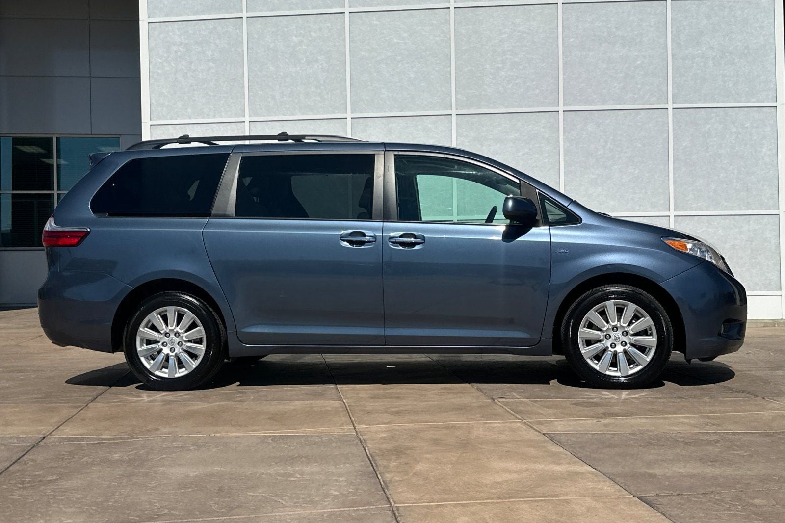 2017 Toyota Sienna XLE 7 Passenger