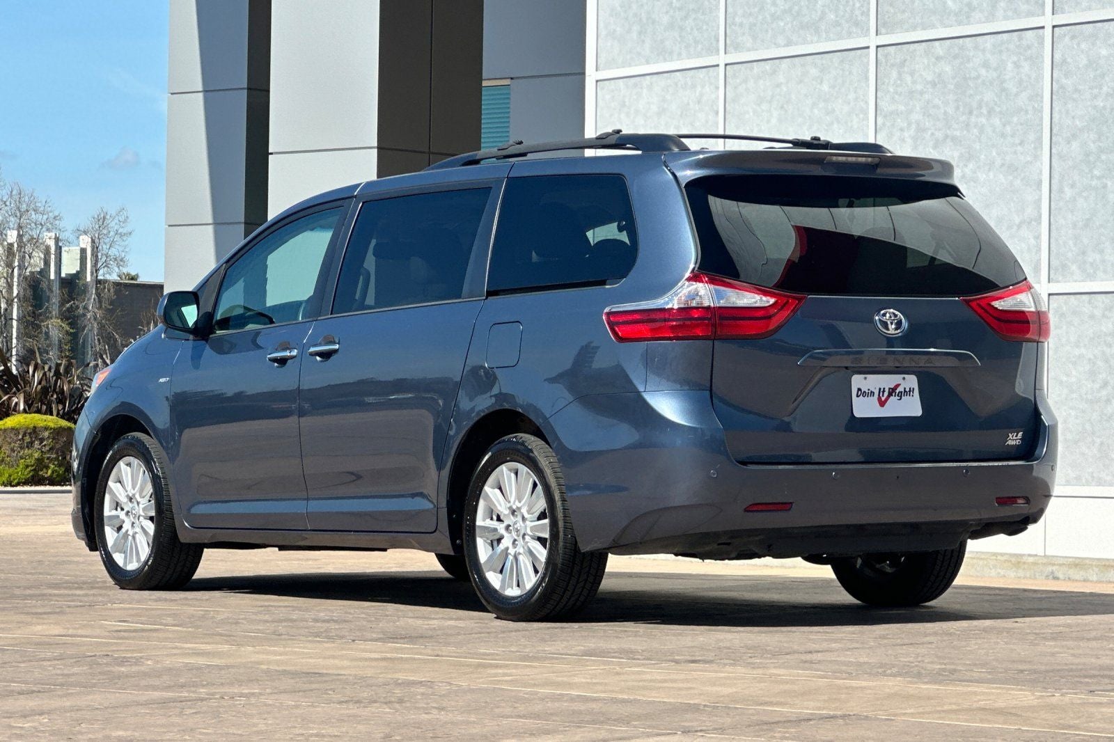 2017 Toyota Sienna XLE 7 Passenger