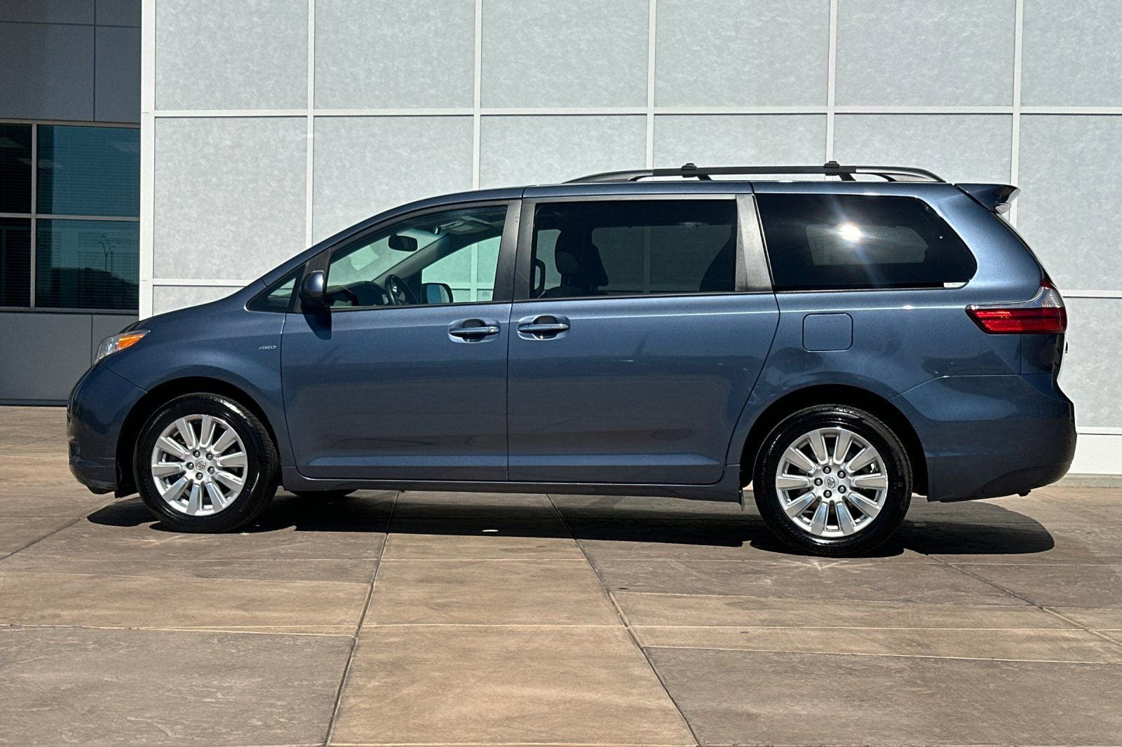 2017 Toyota Sienna XLE 7 Passenger