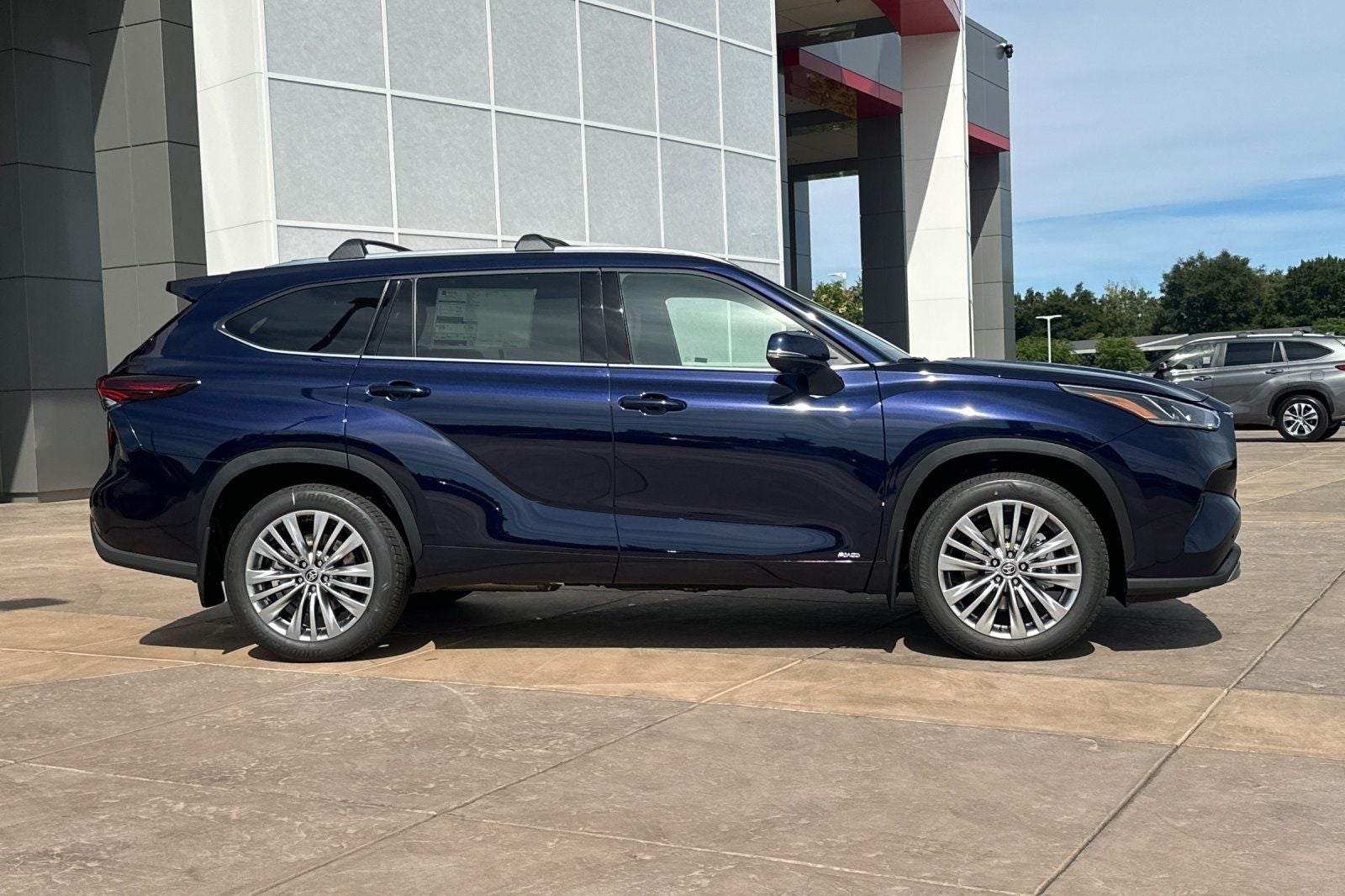 2026 Toyota Highlander Hybrid Platinum