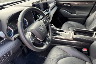 2022 Toyota Highlander Hybrid Platinum
