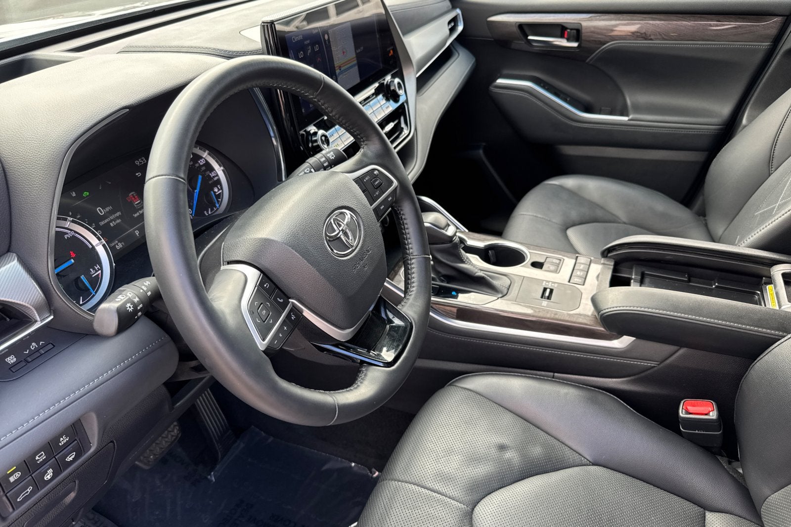 2022 Toyota Highlander Hybrid Platinum