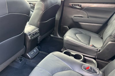 2022 Toyota Highlander Hybrid Platinum