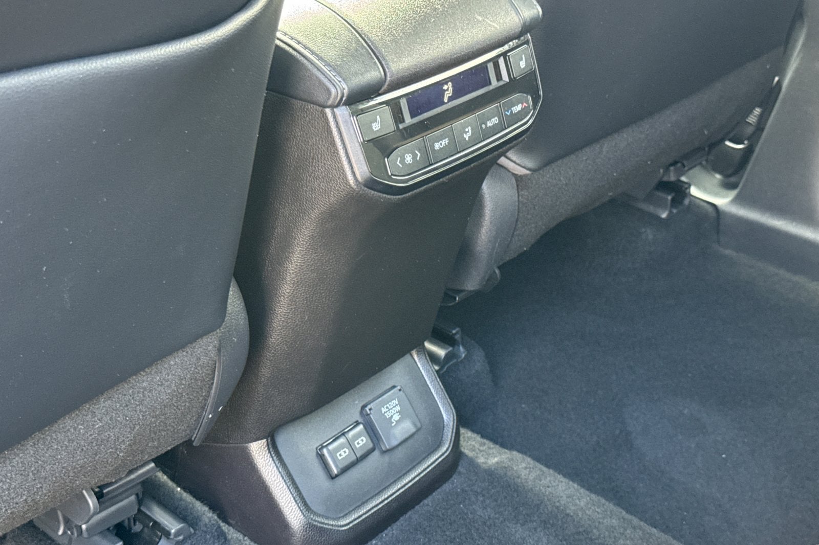 2022 Toyota Highlander Hybrid Platinum
