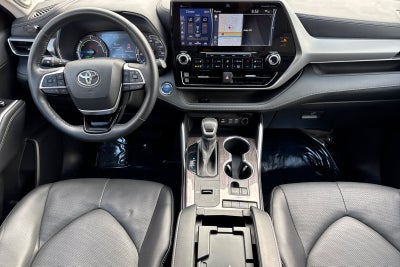 2022 Toyota Highlander Hybrid Platinum