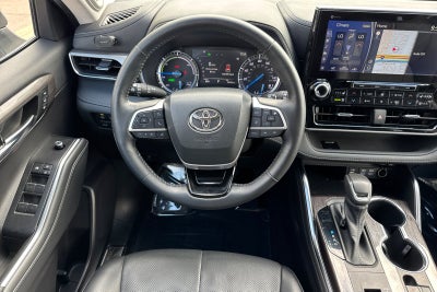 2022 Toyota Highlander Hybrid Platinum