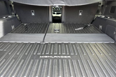 2022 Toyota Highlander Hybrid Platinum