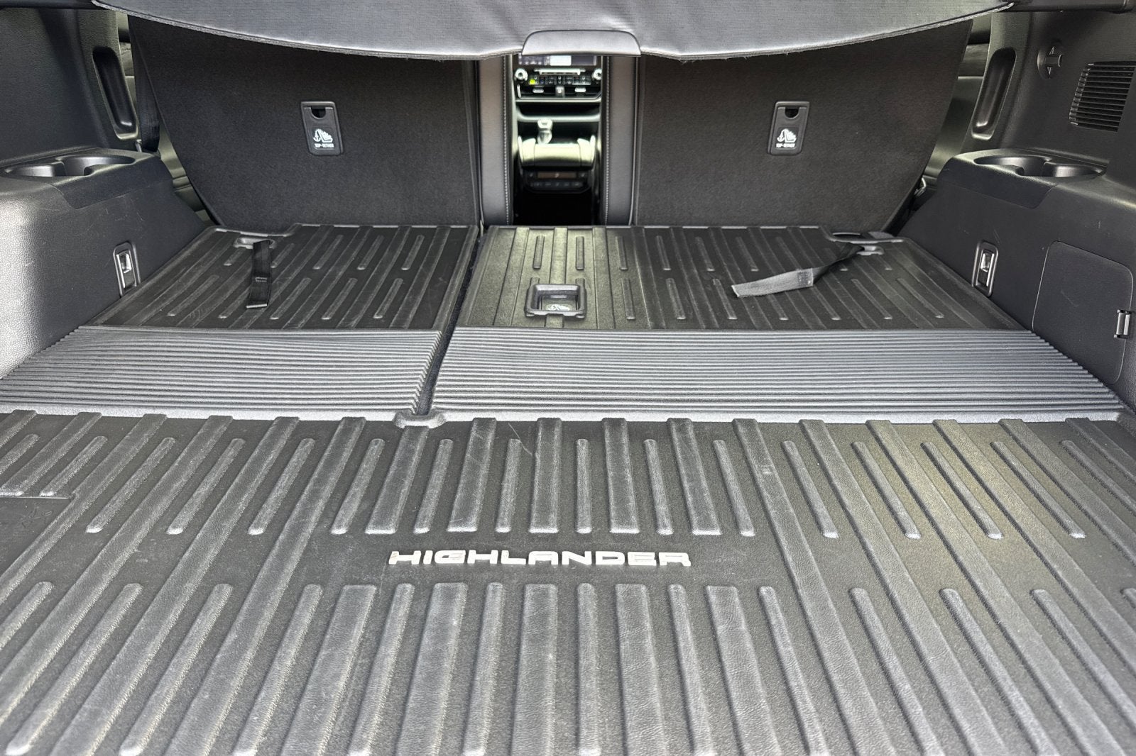 2022 Toyota Highlander Hybrid Platinum