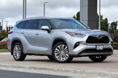 2022 Toyota Highlander Hybrid Platinum