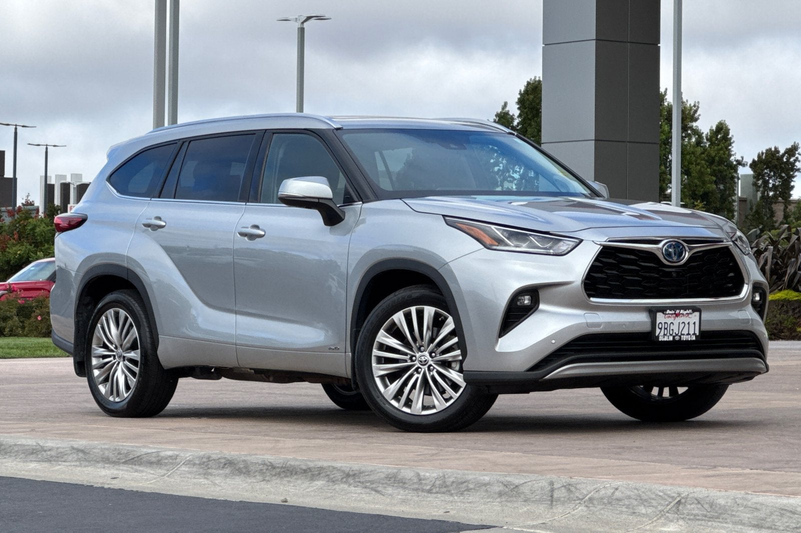 2022 Toyota Highlander Hybrid Platinum