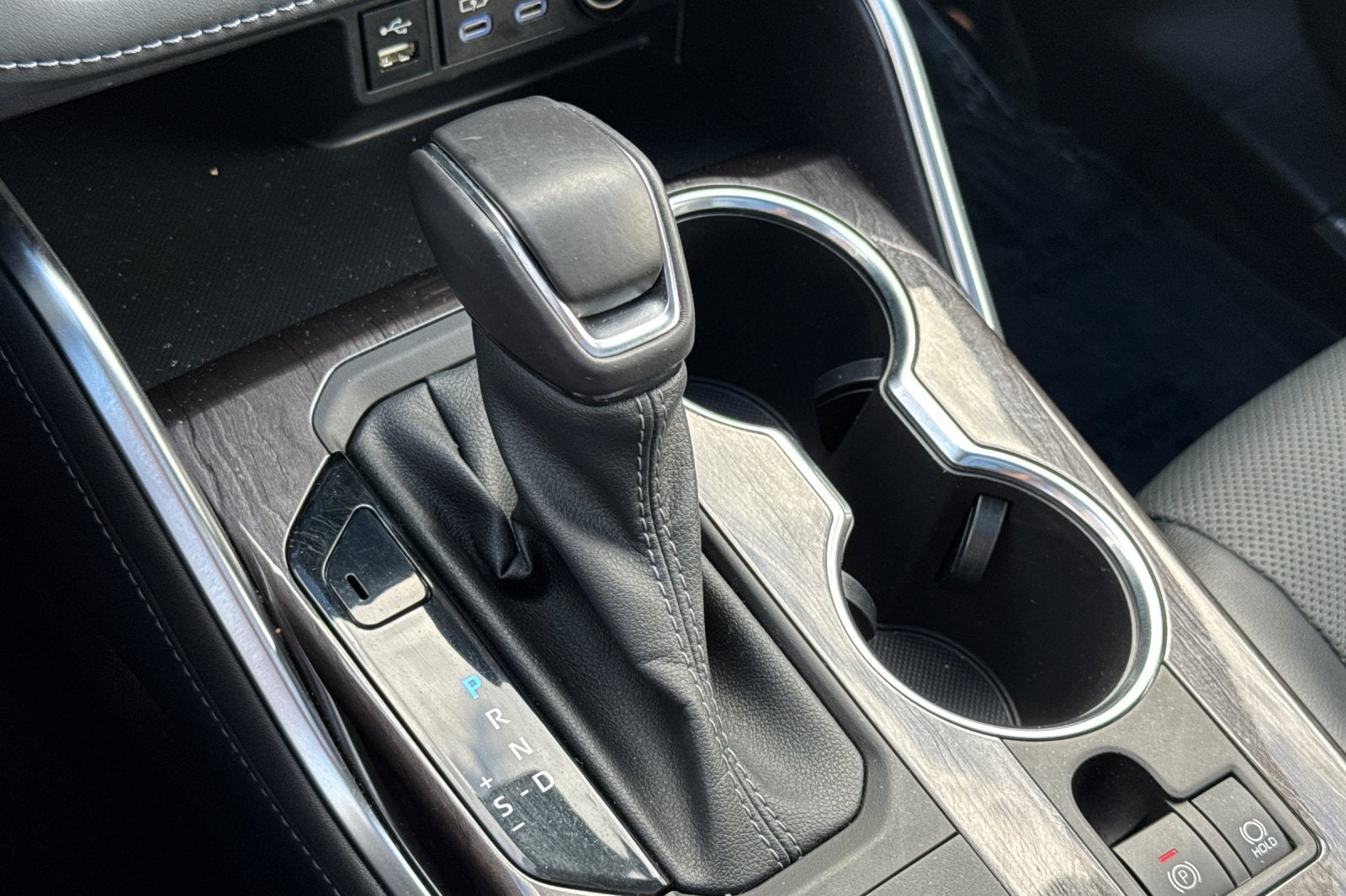 2022 Toyota Highlander Hybrid Platinum