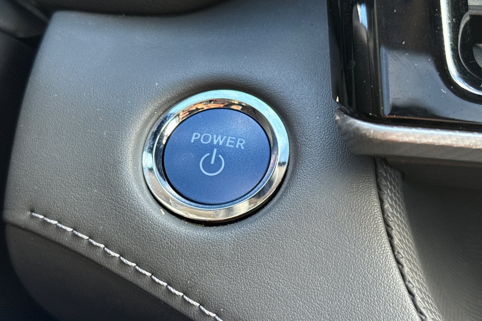 2022 Toyota Highlander Hybrid Platinum