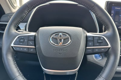 2022 Toyota Highlander Hybrid Platinum