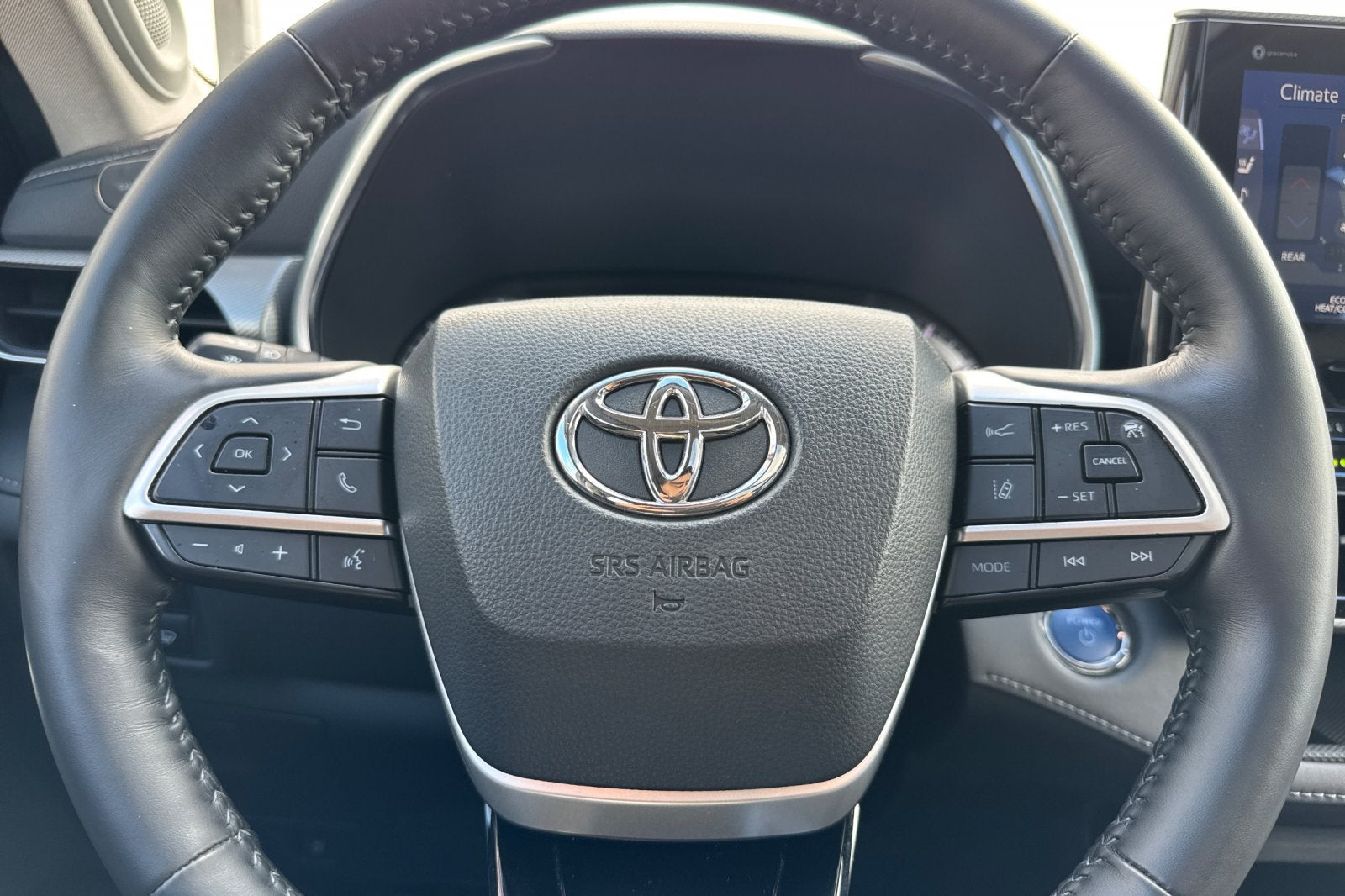2022 Toyota Highlander Hybrid Platinum