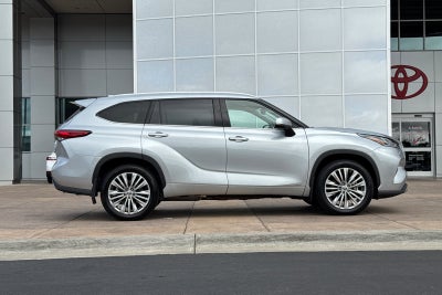 2022 Toyota Highlander Hybrid Platinum