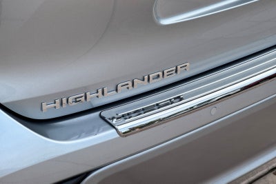 2022 Toyota Highlander Hybrid Platinum