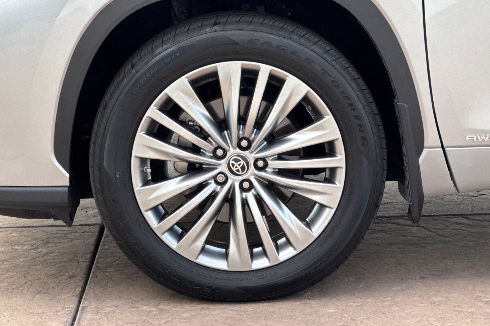 2022 Toyota Highlander Hybrid Platinum